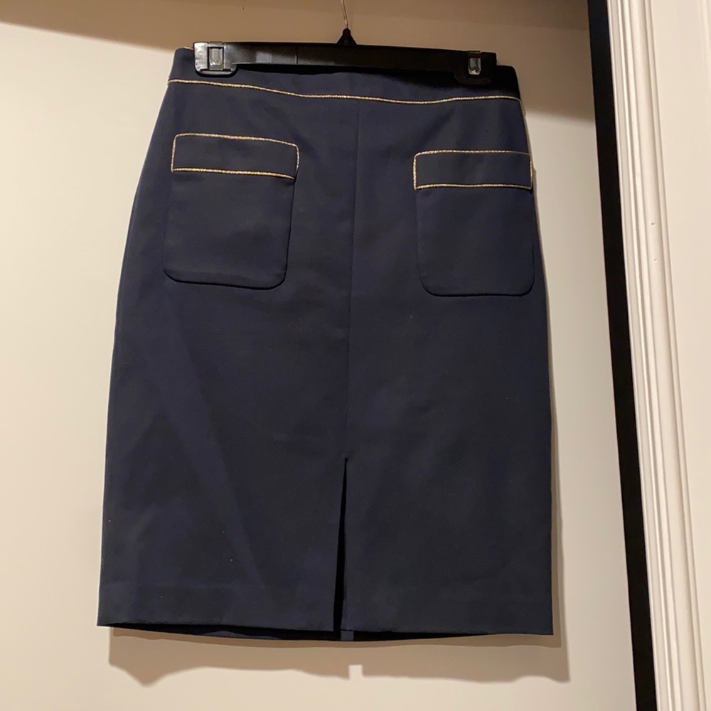 Short skirt front split